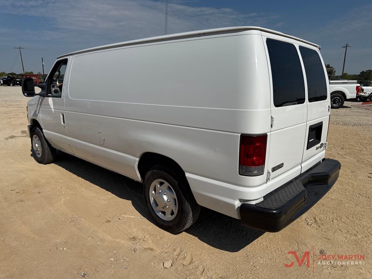 2010-ford-cargo-image-3