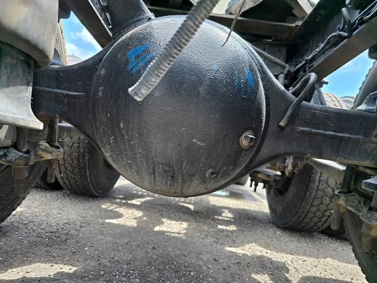 2013-freightliner-columbia-112-image-99