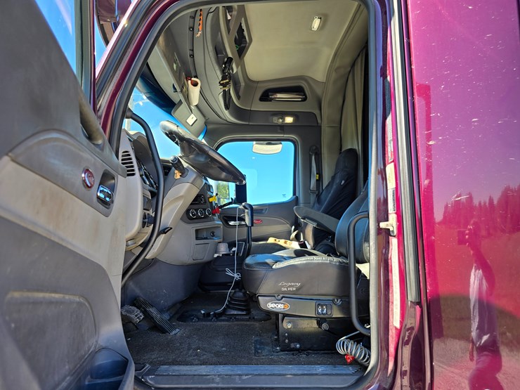 2015-peterbilt-579-image-70