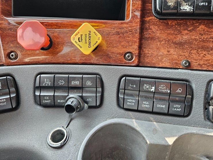 2016-freightliner-cascadia-125-image-62