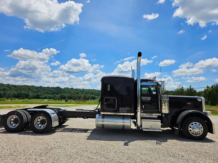 2010-peterbilt-389-image-28