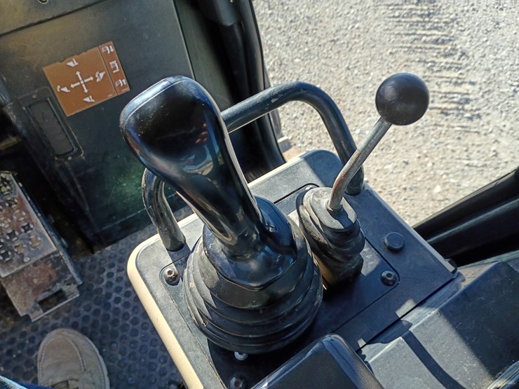 2002-caterpillar-953c-image-68