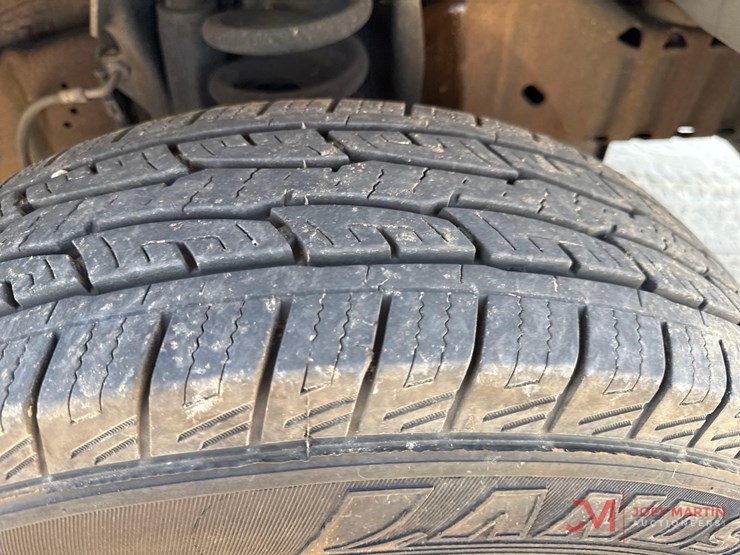 2010-ford-cargo-image-9