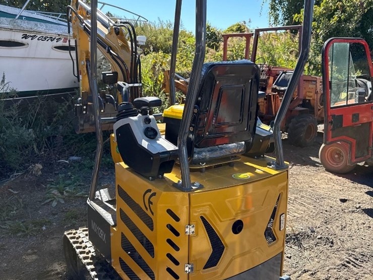 new-cfg-industrial-co-mini-excavator-model-mx12r-image-4