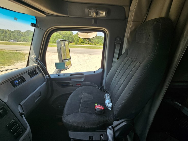 2017-peterbilt-579-image-58