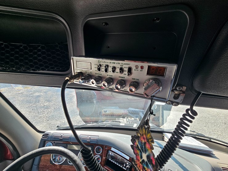 2016-freightliner-cascadia-125-image-82