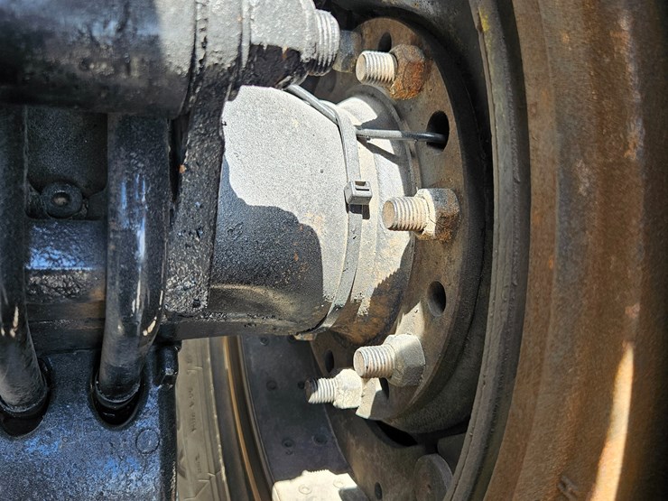 2010-peterbilt-389-image-100