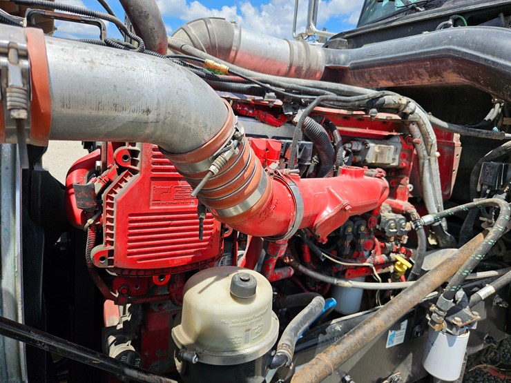 2010-peterbilt-389-image-40