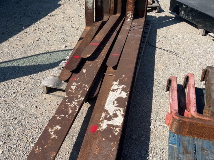 (1)-pair-of-94"-telehandler-forks-image-1