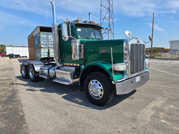 2014-peterbilt-388-image-50