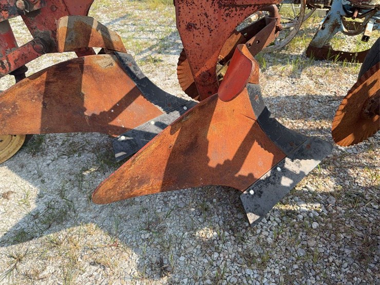 case-four-bottom-plow-image-11