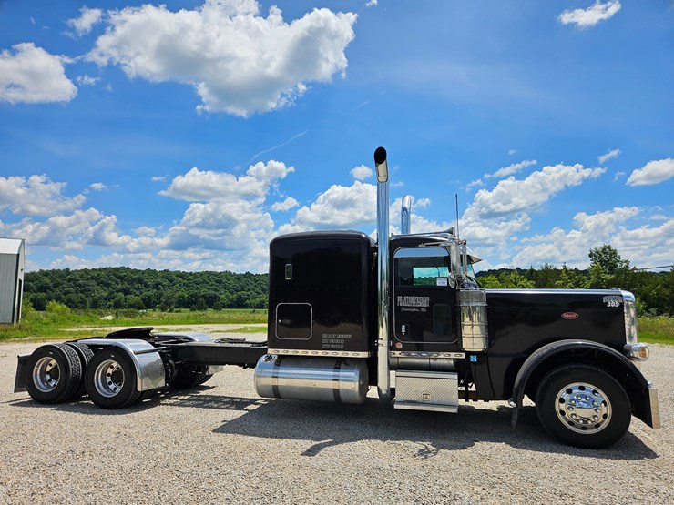 2010-peterbilt-389-image-30
