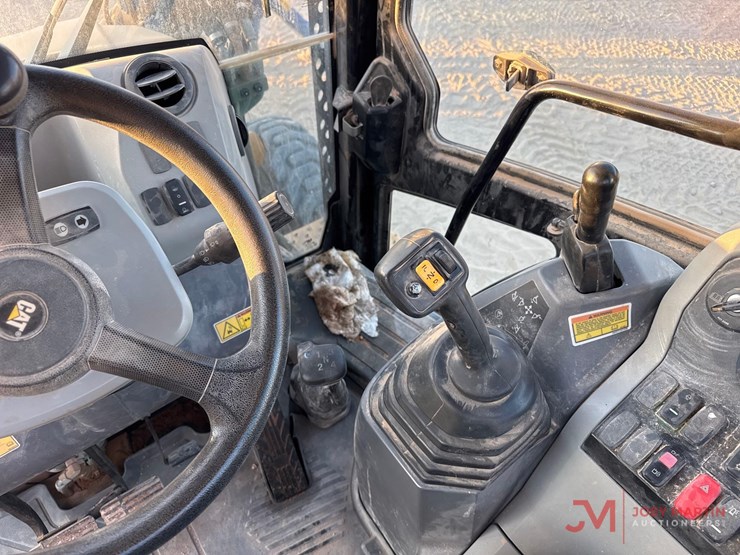 2018-caterpillar-420f2-it-image-32