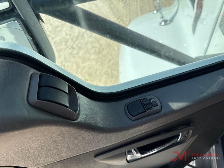 2013-kenworth-t370-image-19