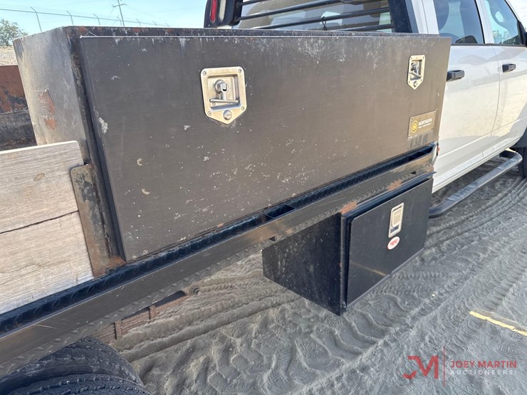 2014-ram-5500-heavy-duty-flat-bed-truck-image-14