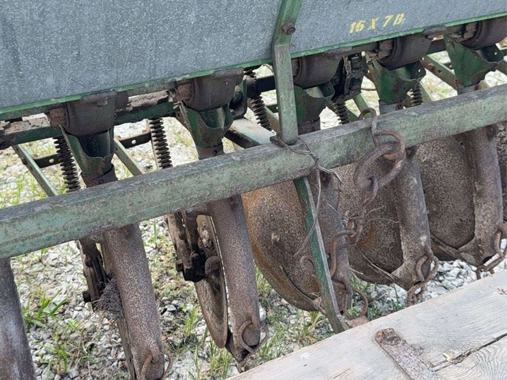 john-deere-model-b-planter-image-25