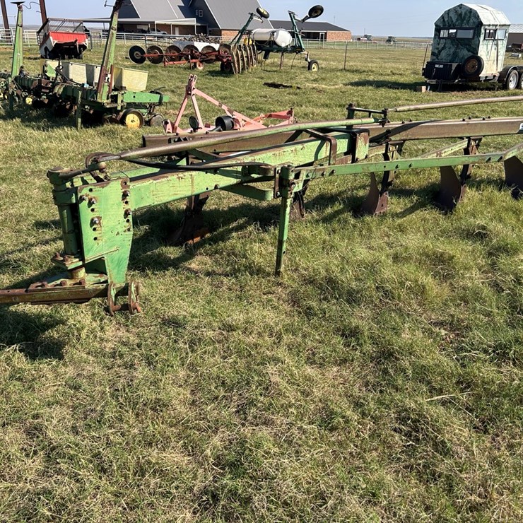 #87 • John Deere Moldboard