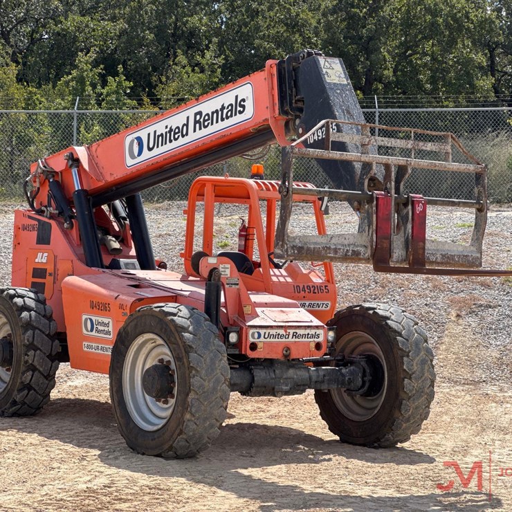 2016 JLG 8042