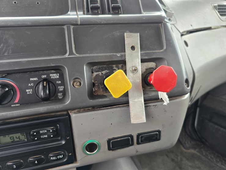 1999-sterling-l9511-image-94