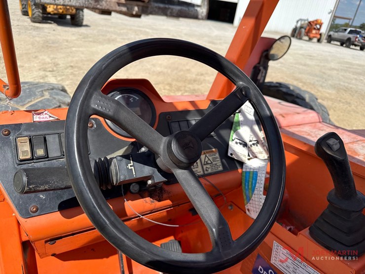 2016-jlg-8042-image-17