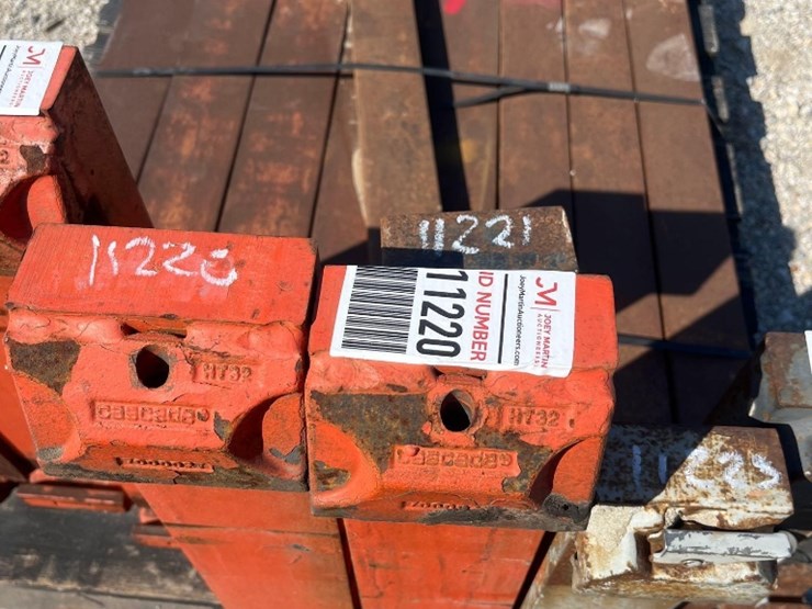 (1)-pair-of-42"-forklift-forks-image-2