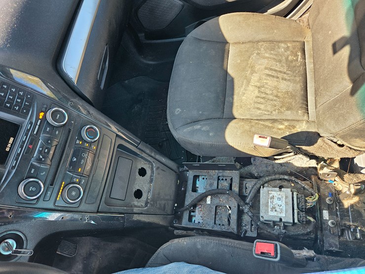 2017-ford-explorer-image-36