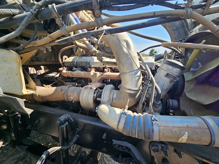 2006-sterling-l9500-image-69