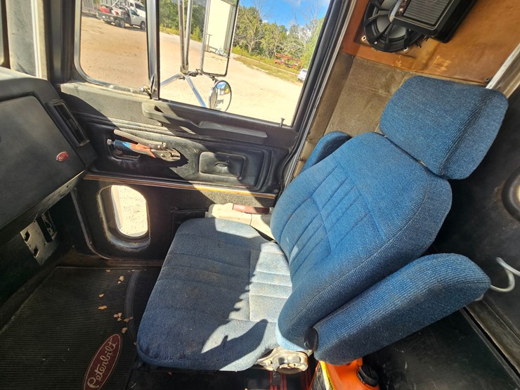 1989-peterbilt-379-image-73