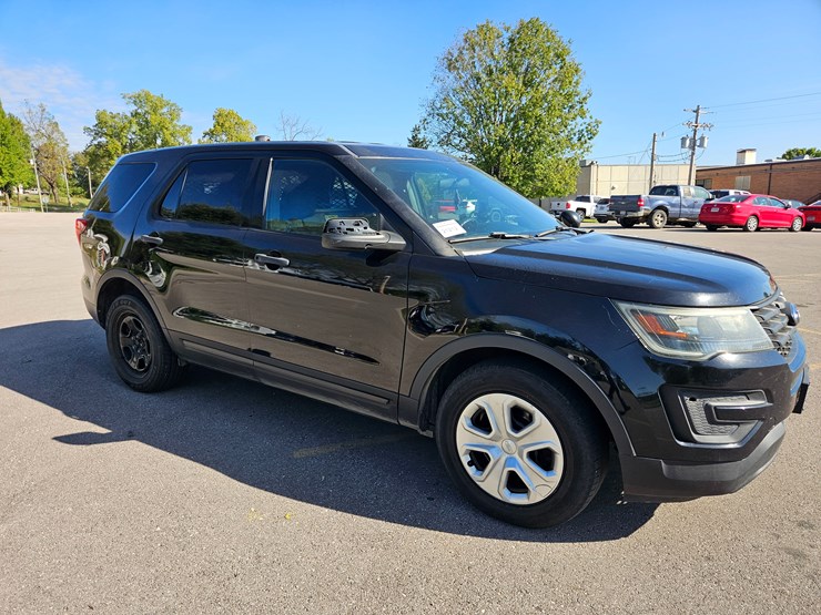 2017-ford-explorer-image-17