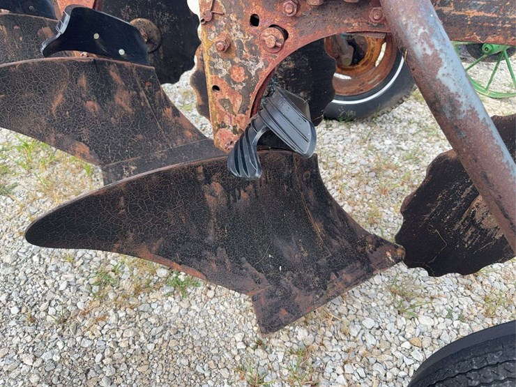 four-bottom-plow-image-16