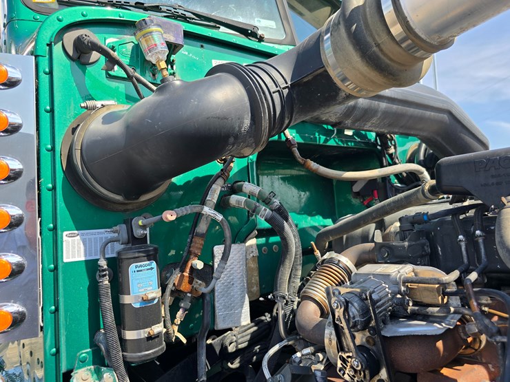 2014-peterbilt-388-image-87