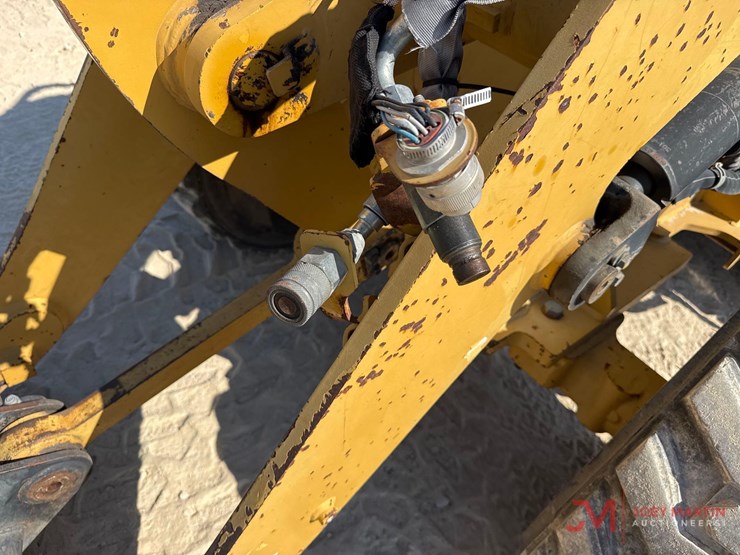 2008-caterpillar-904b-image-6