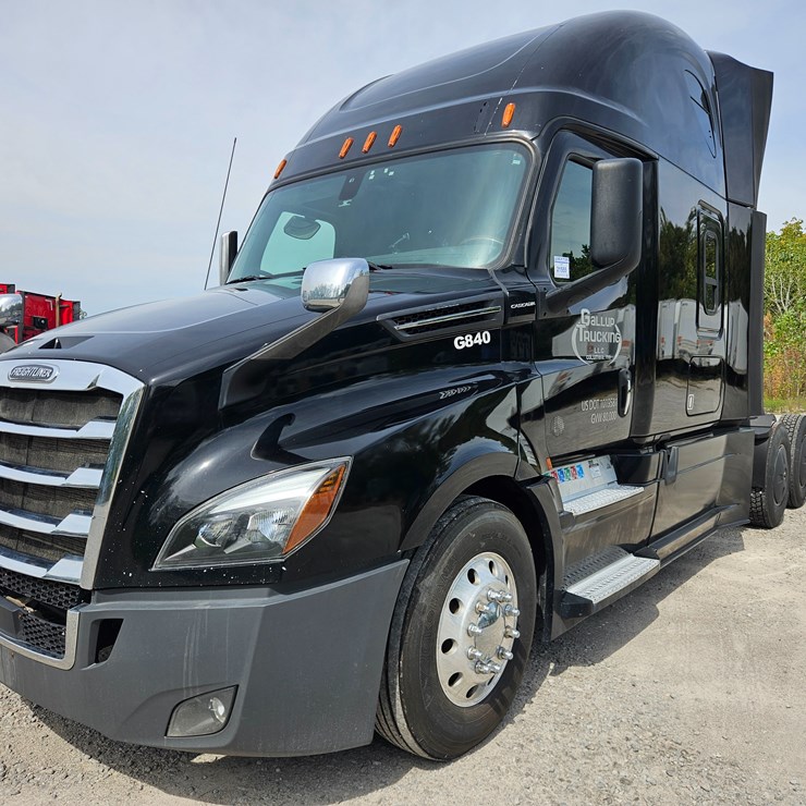2018 FREIGHTLINER CASCADIA 126