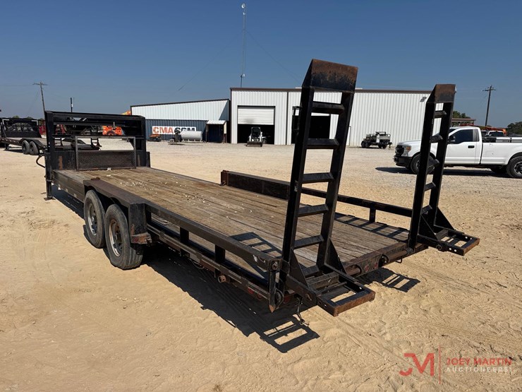 2018-custom-trailer-trailer-image-3