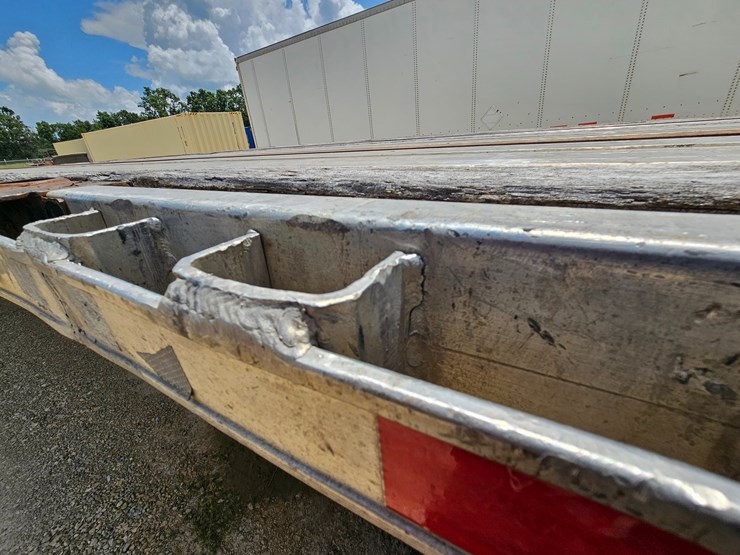 2011-great-dane-flatbed-image-57