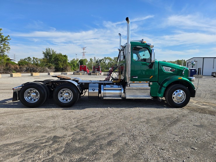 2019-peterbilt-567-image-34