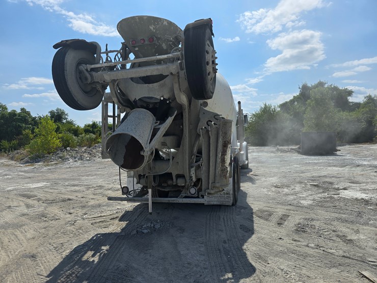 2014-peterbilt-365-image-25