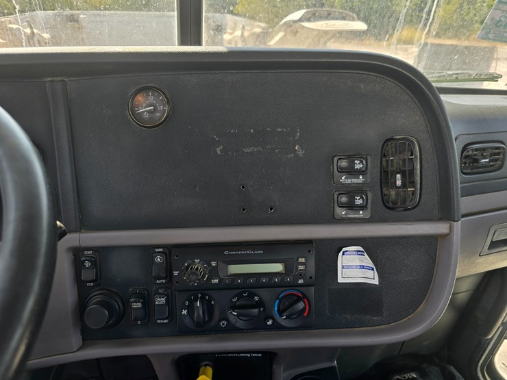 2014-peterbilt-365-image-82