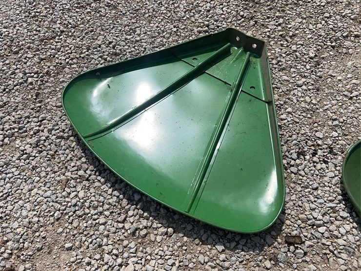 john-deere-clamshell-fenders-image-6