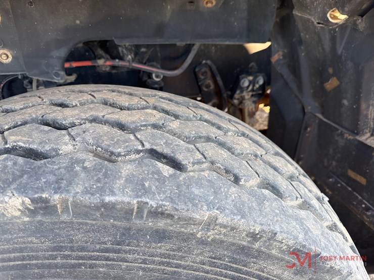 2014-caterpillar-12-image-6