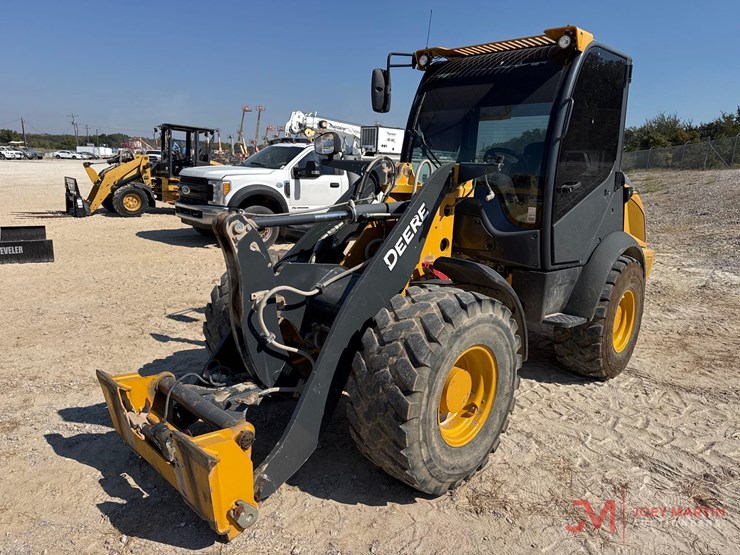 2021-deere-204l-image-4