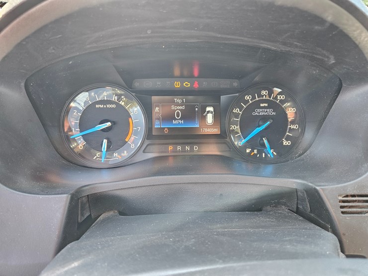 2017-ford-explorer-image-37