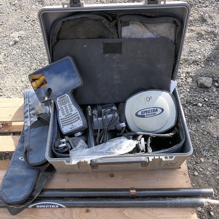 SpectraPrecision Ranger7 Display, Rover & Tripod