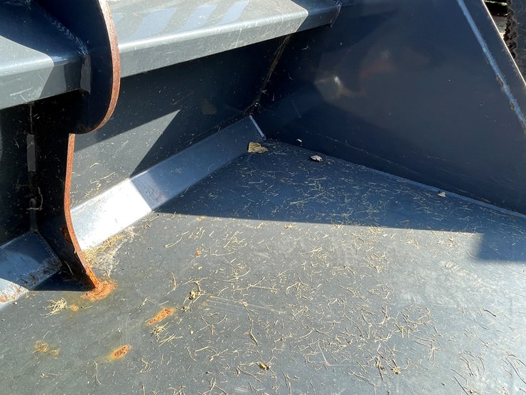 #4305-•-virnig-96"-skid-steer-mount-snow-bucket-image-7