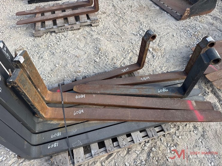 (1)-pair-of-72"-forklift-forks-image-1