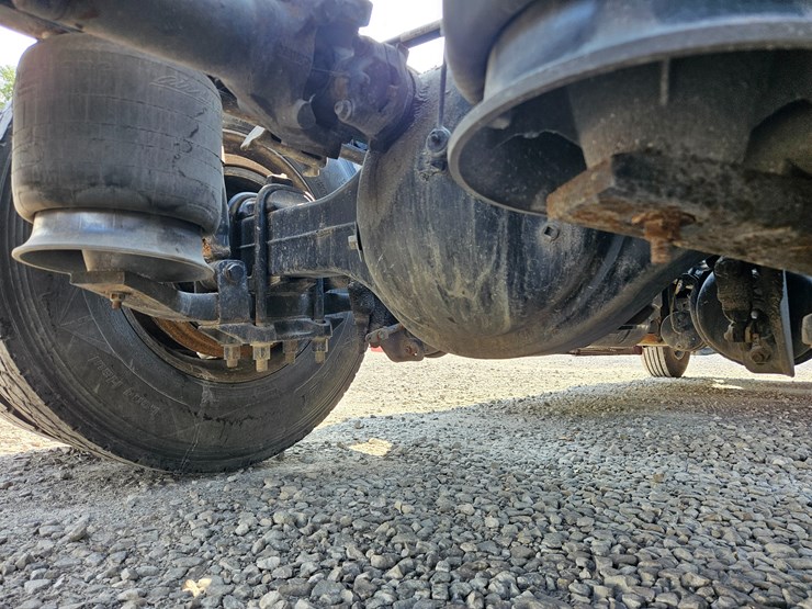 2016-freightliner-cascadia-125-image-100