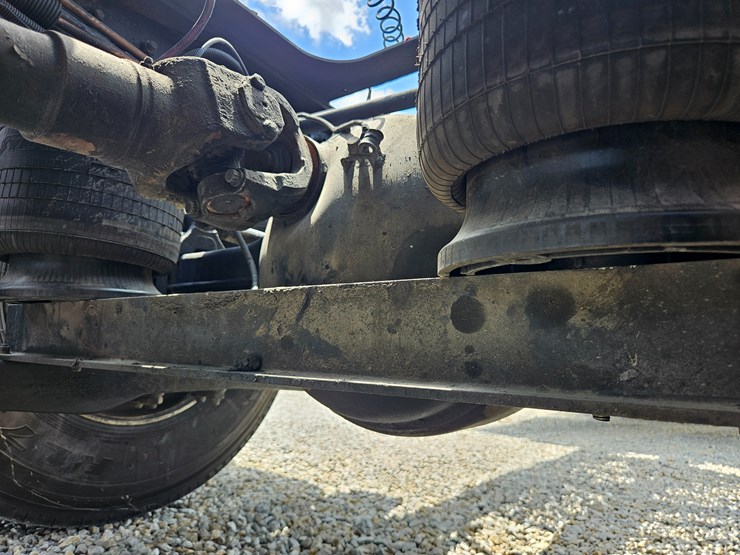 2010-peterbilt-389-image-101