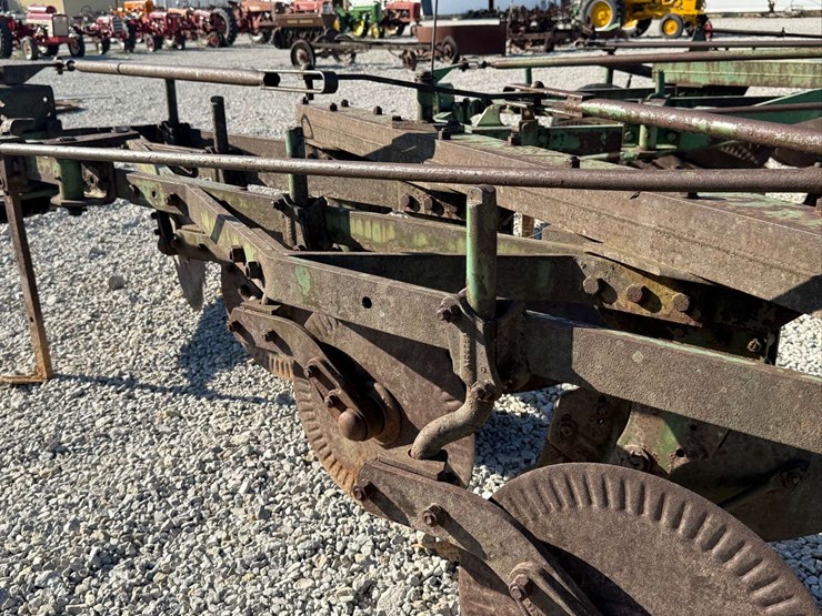 john-deere-4-bottom-pull-type-plow-image-18