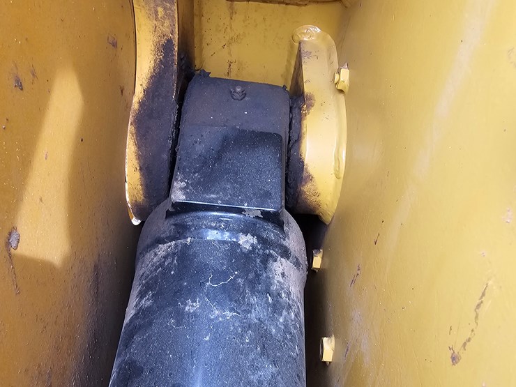 2023-caterpillar-953-image-115