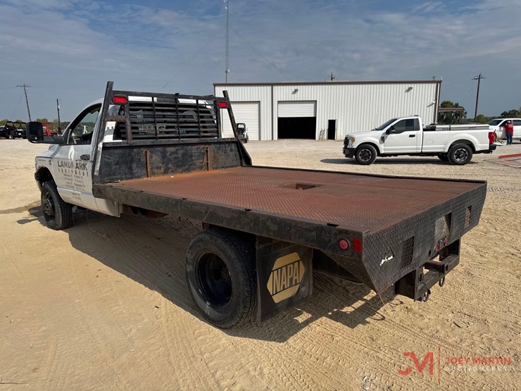 2007-dodge-ram-flatbed-pickup-truck-image-3